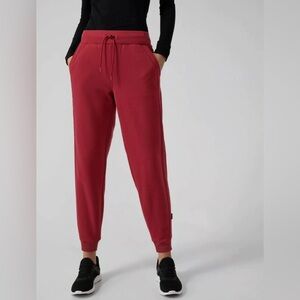 Athleta Altitude Jogger in Polartec Power Stretch Decadent Red Size M #983589